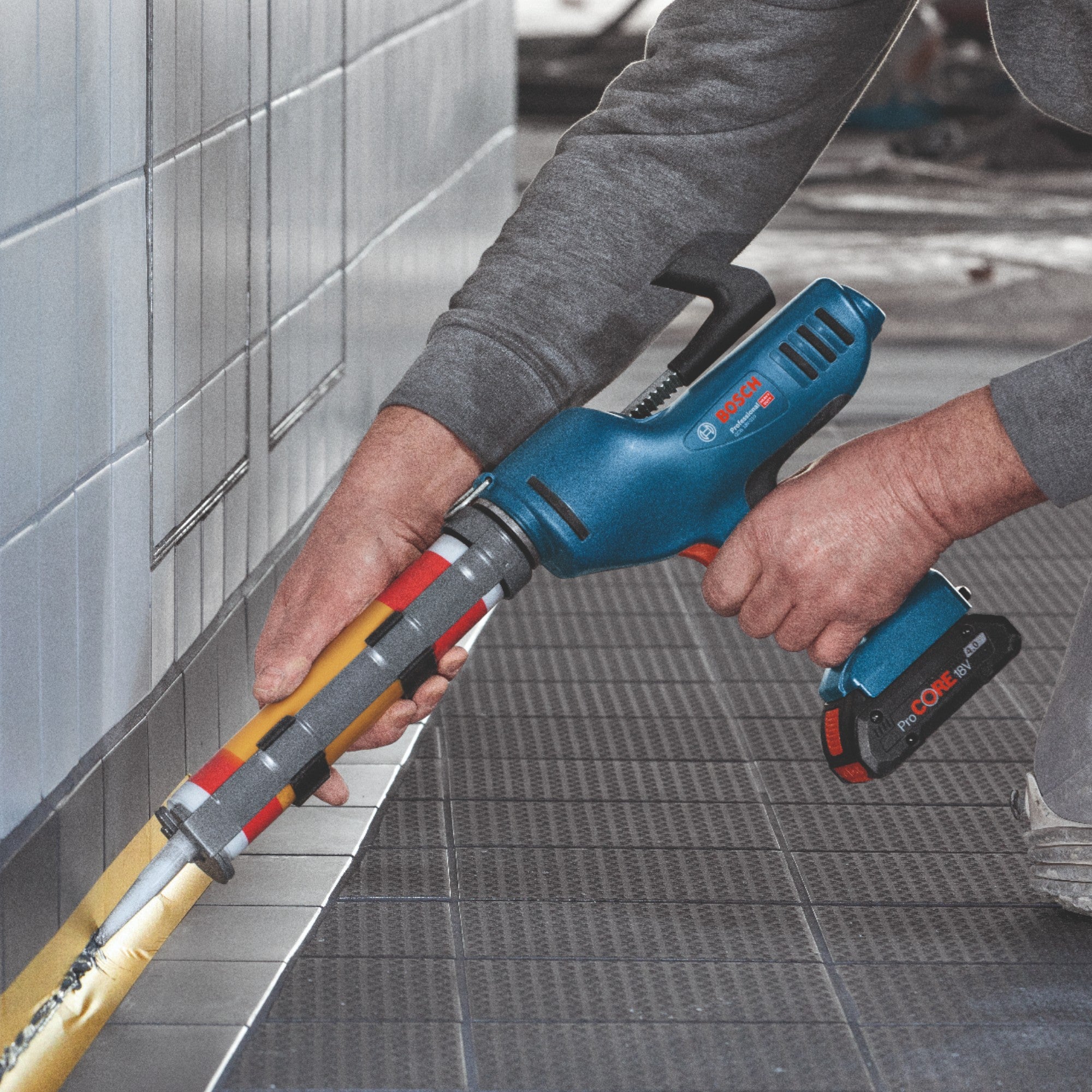 Bosch GCG 18V 310 Professional Akku Kartuschenpresse 18 V 310 ml 3 5 kN 2x Akku 4 0 Ah Ladegeraet 4 - toolbrothers