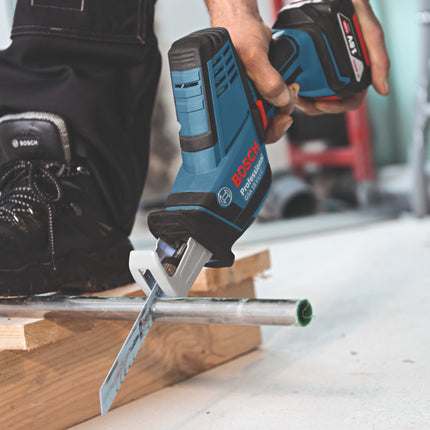 Bosch GSA 18V LI C Professional Akku Reciprosaege Saebelsaege 18 V 2x Akku 2 0 Ah Ladegeraet 4 - toolbrothers