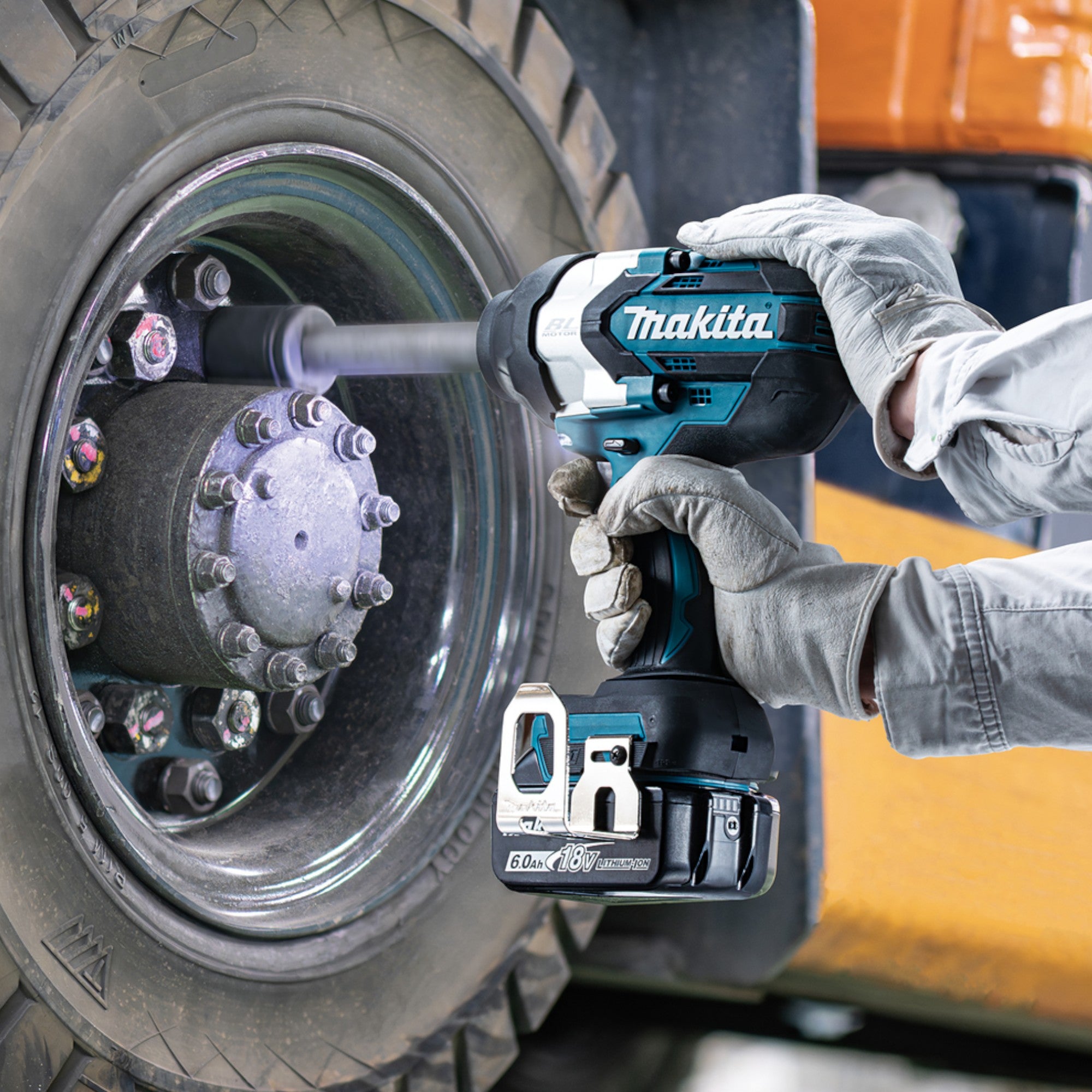 Makita DTW 1005 RF Akku Schlagschrauber 18 V 1360 Nm 3 4 Brushless 2x Akku 3 0 Ah Ladegeraet 4 - toolbrothers