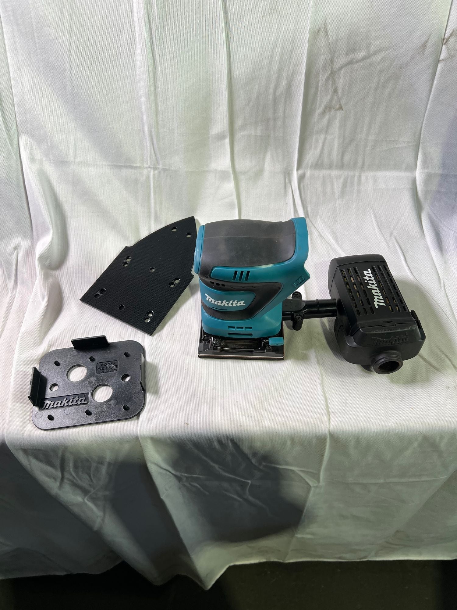 Makita DBO 480 Z Akku Schwingschleifer 18 V 112 x 102 mm Solo ohne Akku ohne Ladegeraet Reparaturgeraet 0 - toolbrothers