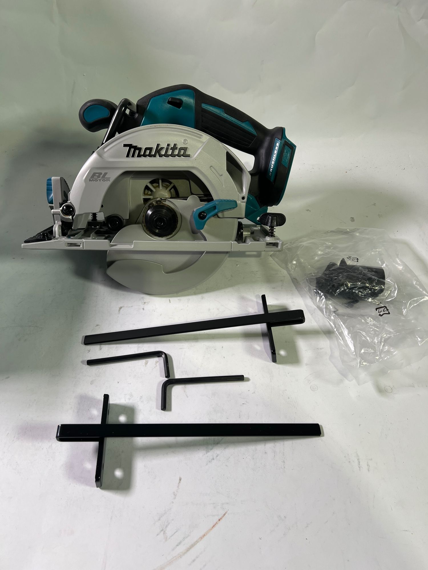 Makita DHS 680 Z Akku Handkreissaege 18 V 165 mm Brushless Solo ohne Akku ohne Ladegeraet Gebraucht 0 - toolbrothers