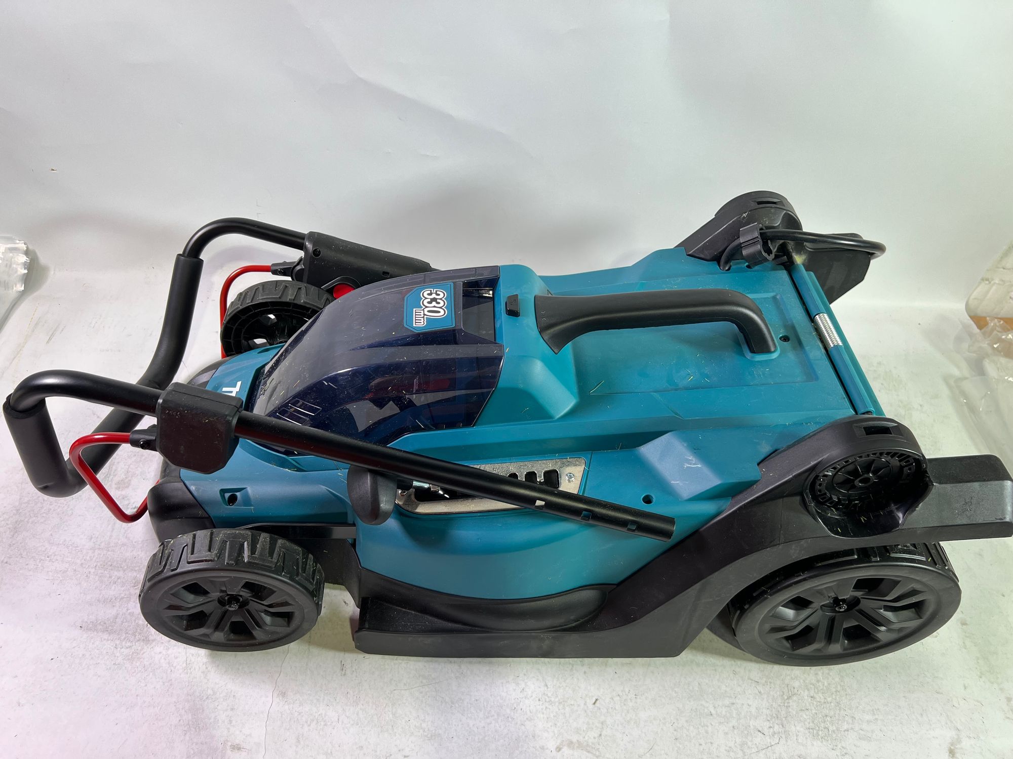 Makita DLM 330 Z Akku Rasenmaeher 18 V 33 cm 30 l Solo ohne Akku ohne Ladegeraet Reparaturgeraet 0 - toolbrothers