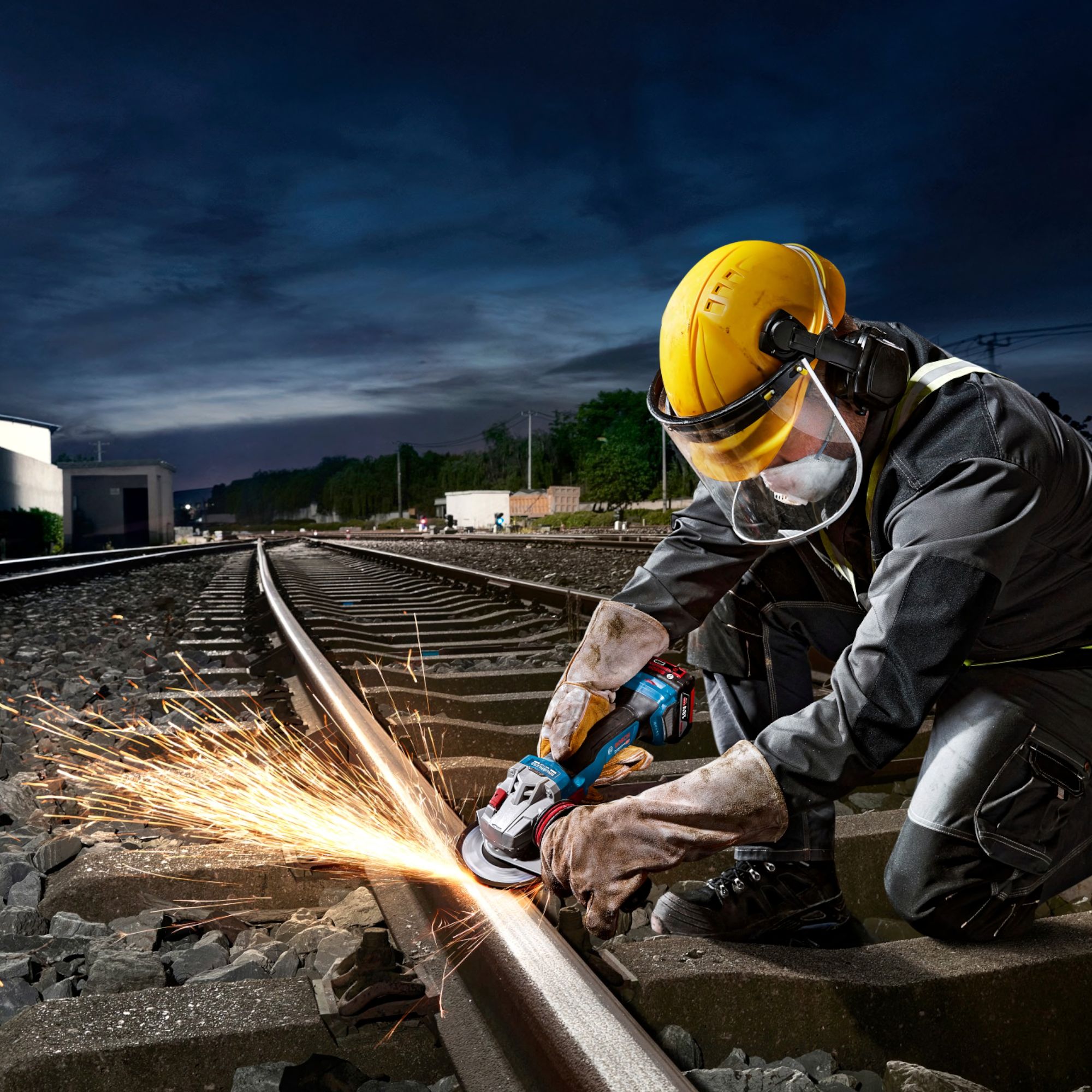 Bosch GWS 18V 11 Professional Akku Winkelschleifer 18 V 125 mm Brushless 1x Akku 4 0 Ah Ladegeraet L Boxx 4 - toolbrothers