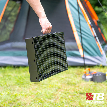 Toolbrothers Outdoor  tragbarer Holzkohle Grill Set für Camping werkzeuglose Montage 43 x 29 x 23 cm schwarz + Grillbesteck, Grillhandschuhe & Grillfächer  8 tlg